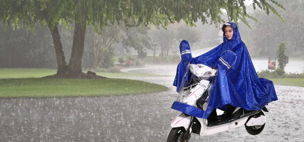 Xưởng Sản Xuất Áo Mưa Thu Đỏ Nắng Vàng